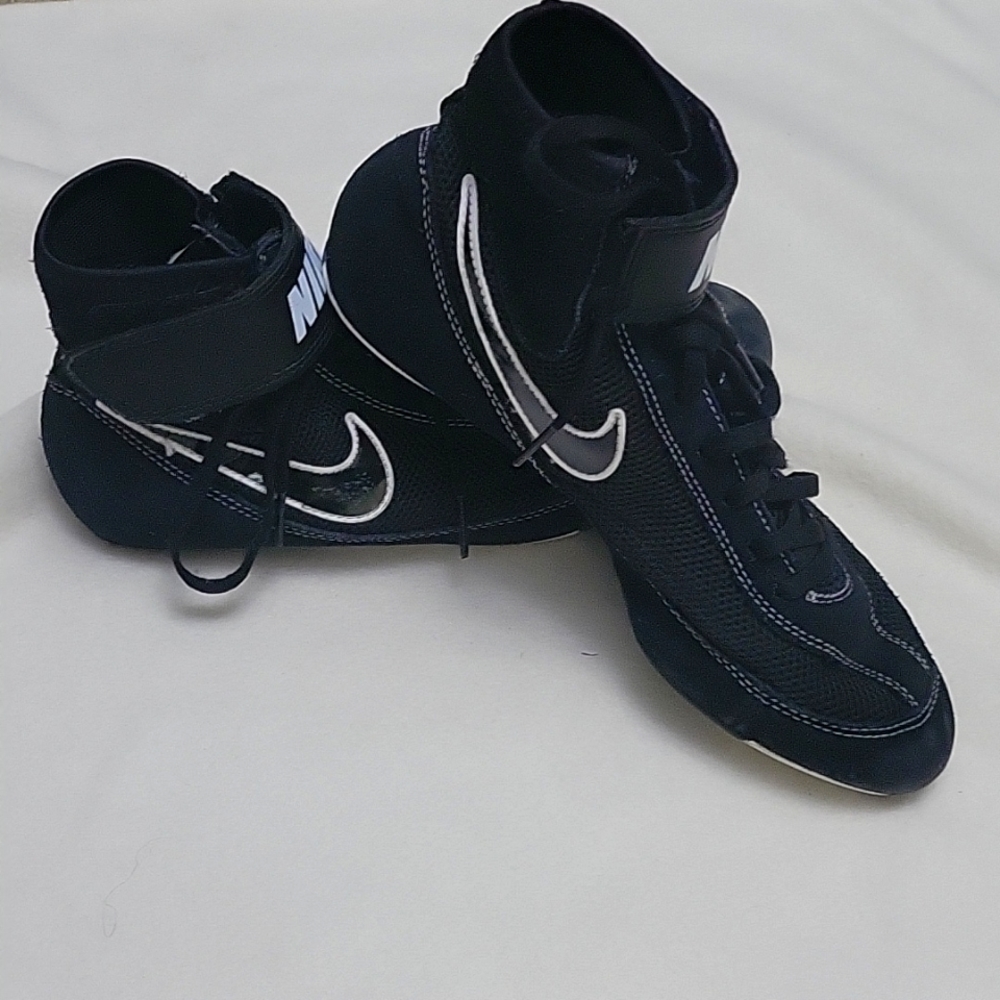Nike 366683-001 Speed Sweep VII Wrestling Sneaker Shoes Black Boxing. Size 7 yth